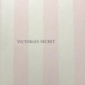 Seamless Front-Close Demi adhesive cup’s D